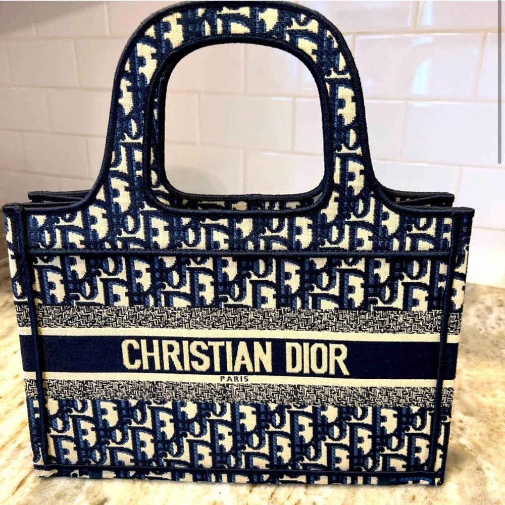 Small refurbished book tote